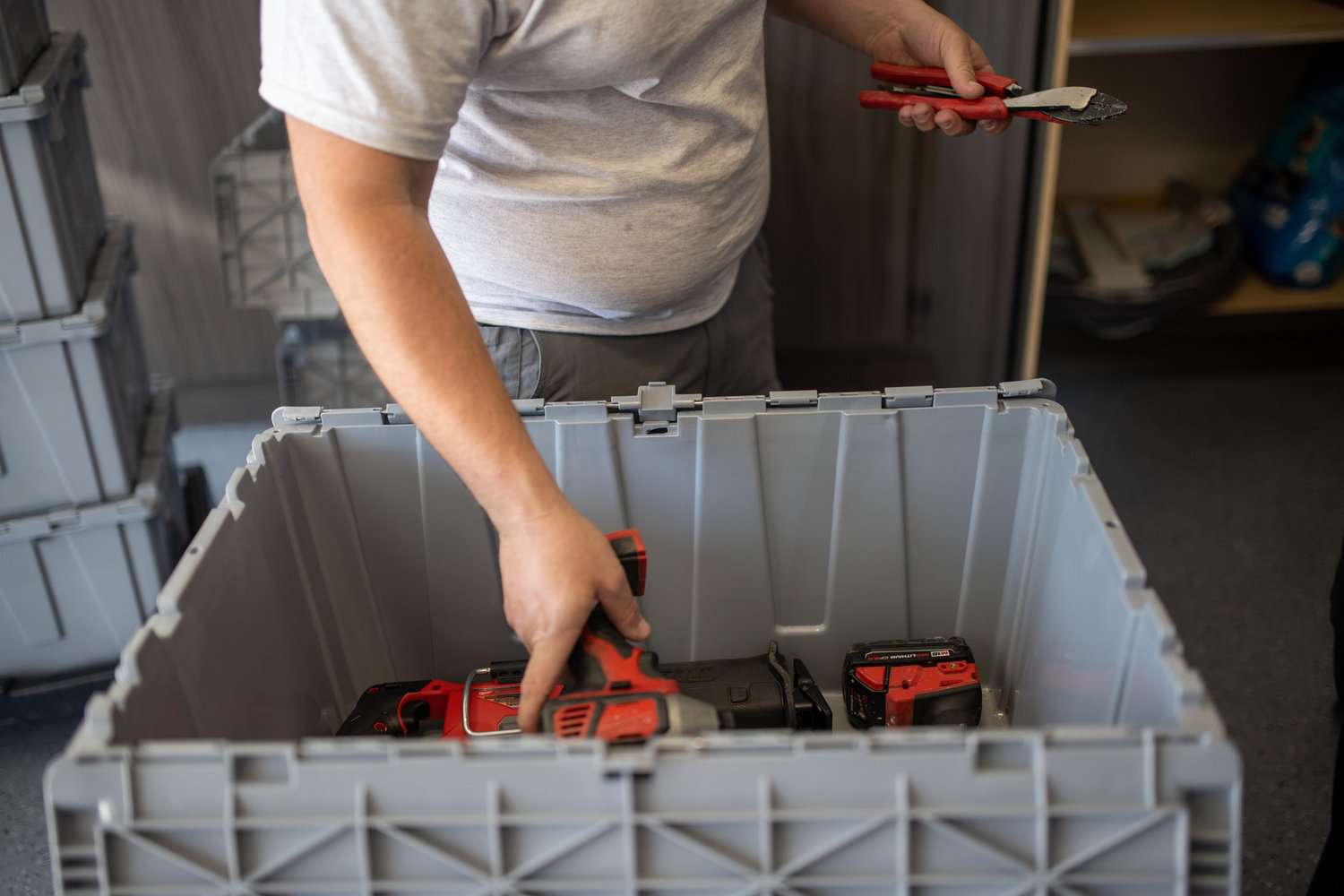 packing plastic bins efficiently