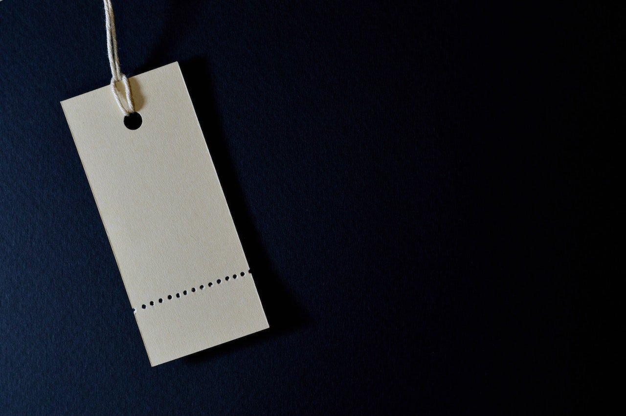 paper tag with navy blue background